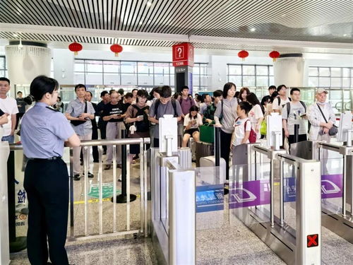 端午鐵路出行創(chuàng)新高 湖北鐵路集團(tuán)日均167對(duì)列車沖刺45萬人次