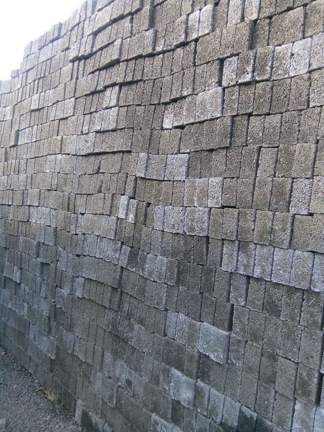 蓬萊市紫荊山照霞新型建材磚塊 傳統(tǒng)與現(xiàn)代建筑材料的完美融合